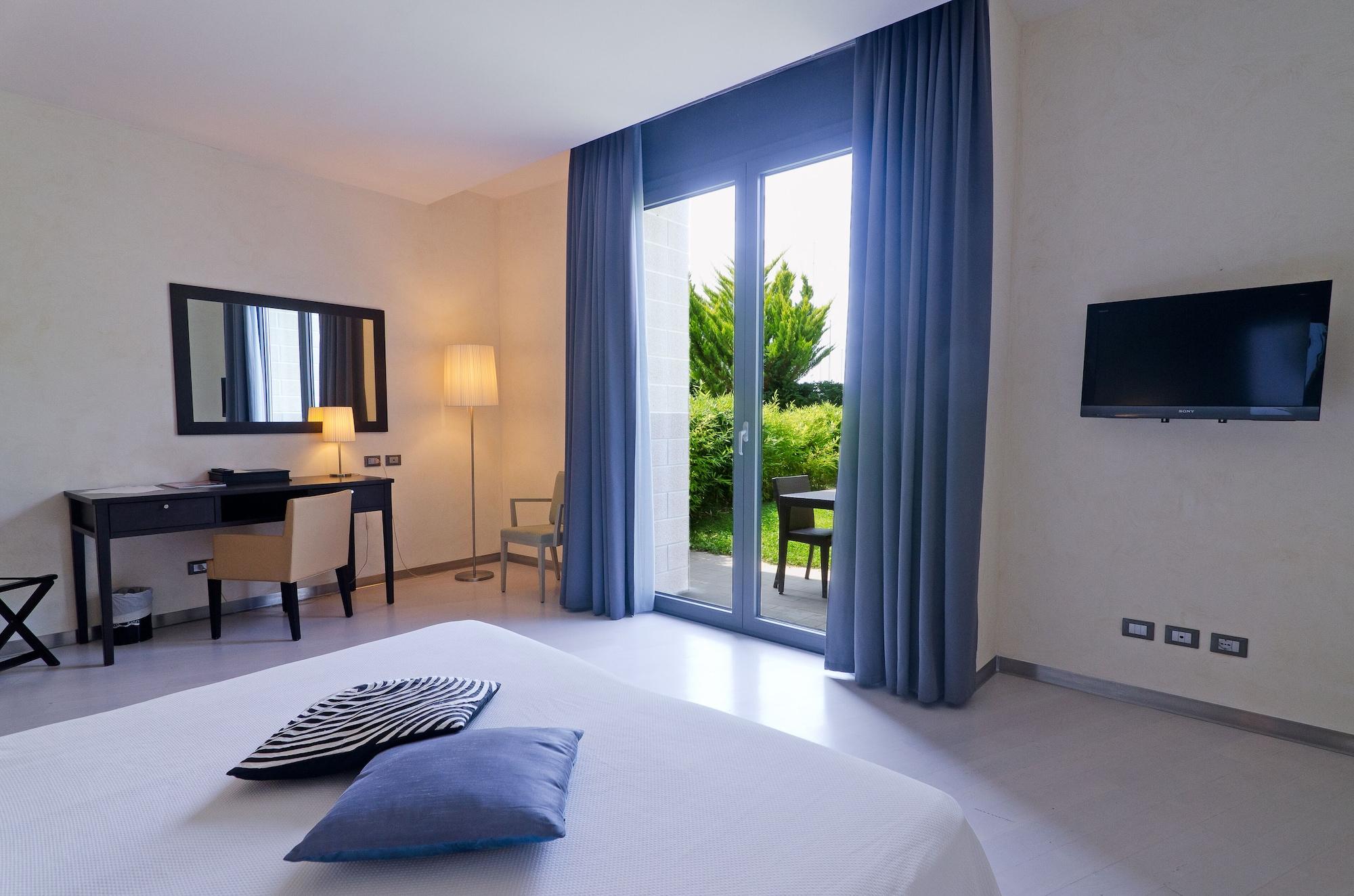 Hotel Riviera Dei Fiori Сан Лоренцо ал Маре Екстериор снимка