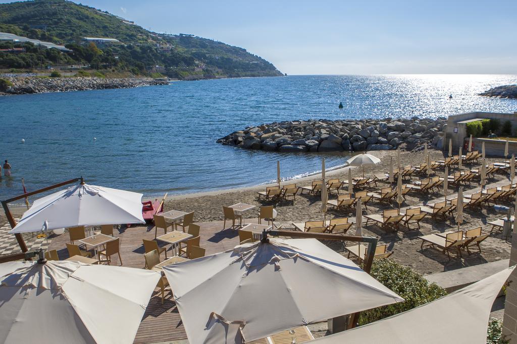 Hotel Riviera Dei Fiori Сан Лоренцо ал Маре Екстериор снимка